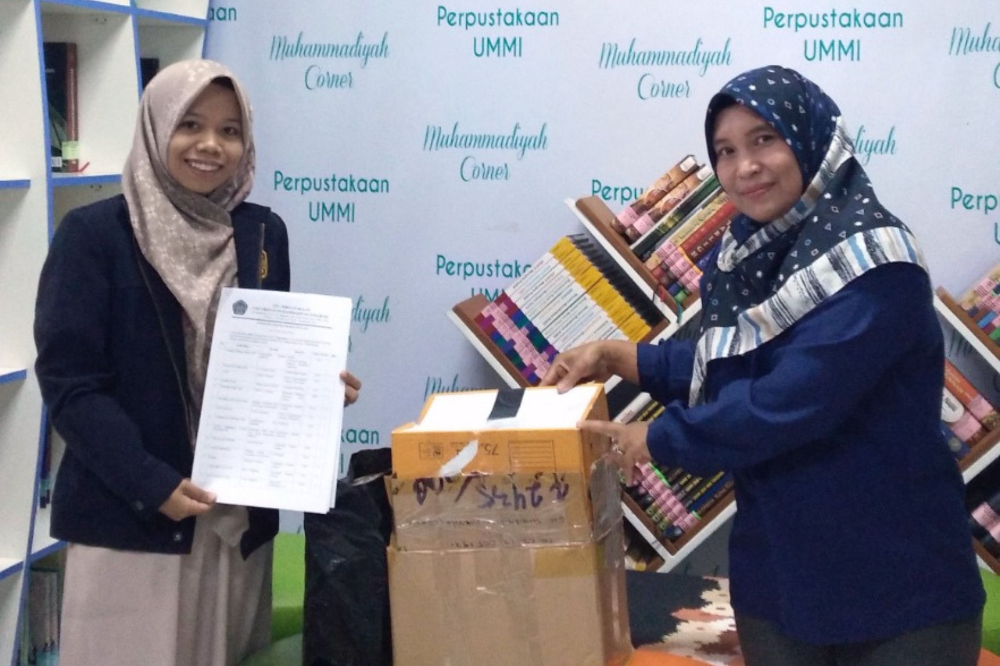 Penyerahan Donasi Buku kepada Perpustakaan Umum Taman Pamekar Kec. kabandungan Sukabumi